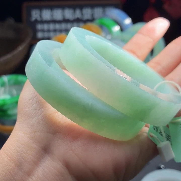 未镶嵌翡翠手镯定制翡翠