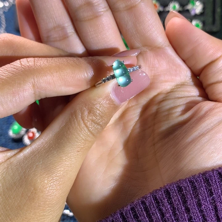 翡翠18K金镶嵌戒指福豆戒指