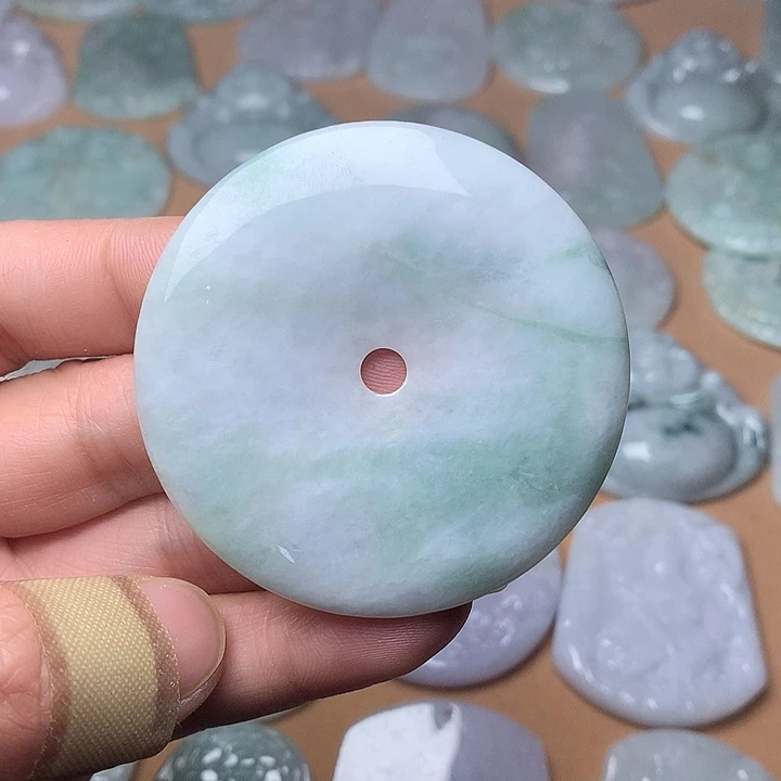 翡翠未镶嵌颈饰平安扣