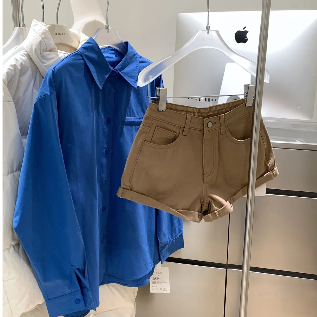 仲大钱家普鲁士蓝克莱因蓝色长袖韩系衬衫+卡其休闲牛仔短裤