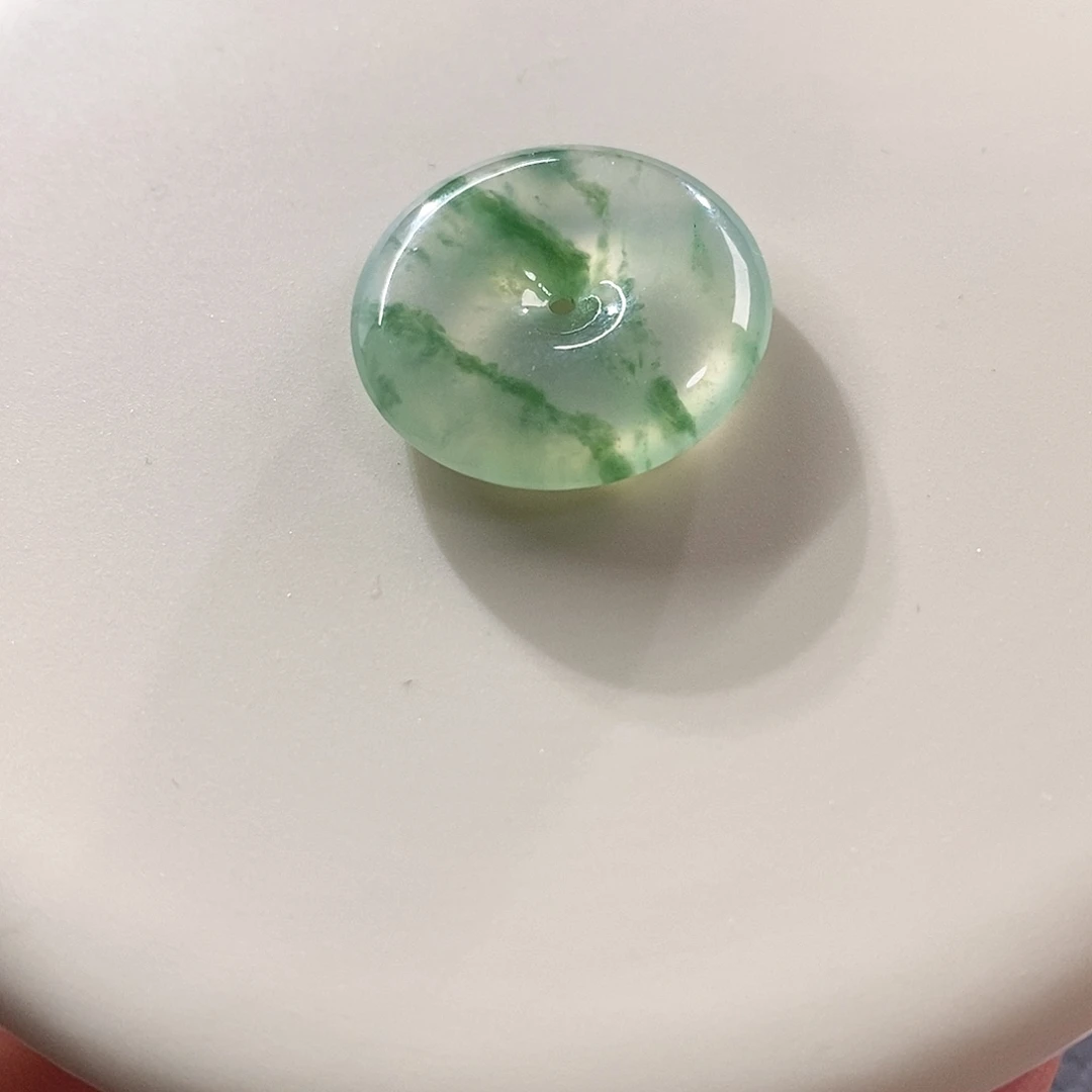 翡翠裸石高冰飘绿平安扣