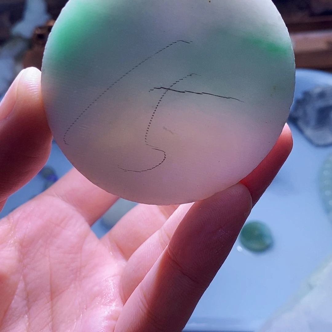 吴***良翡翠未镶嵌颈饰588