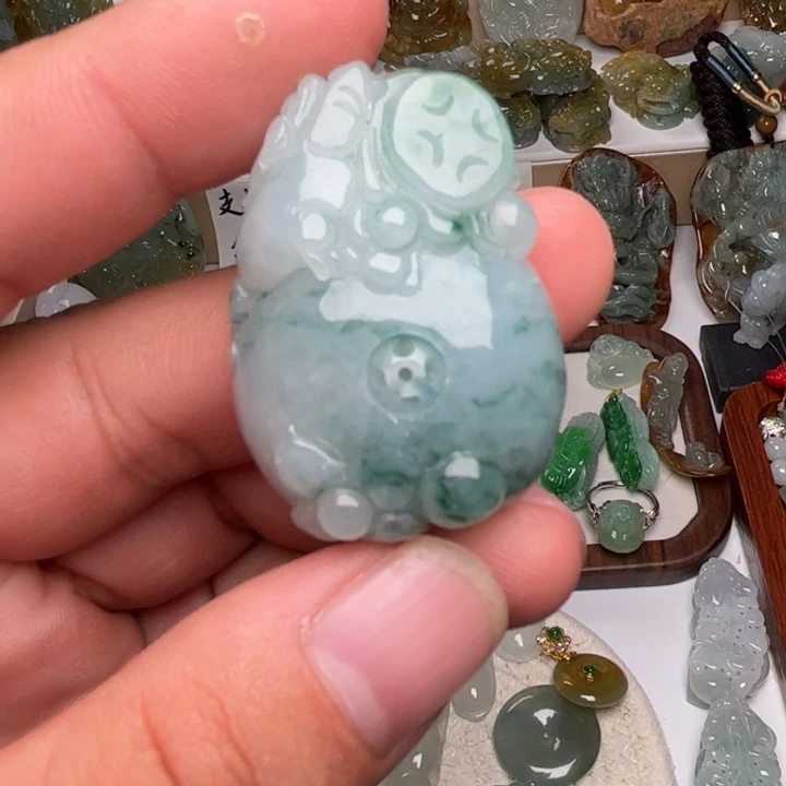 颈饰未镶嵌翡翠福贝