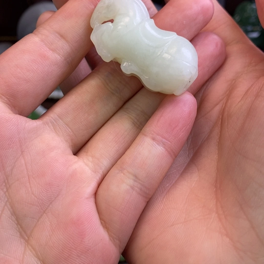 和田玉颈饰未镶嵌两**子