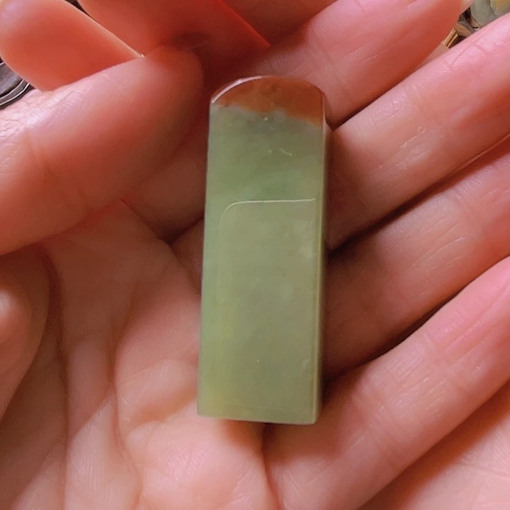 未镶嵌岫岩河磨玉（透闪石质玉）挂件人**戏