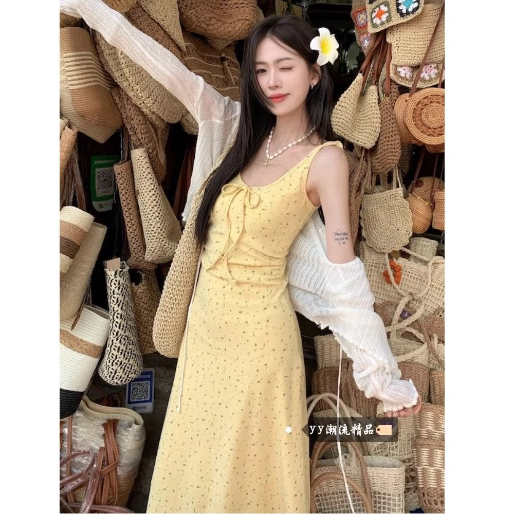 多巴胺黄色碎花吊带连衣裙女夏季无袖背心裙法式收腰长裙a字裙子