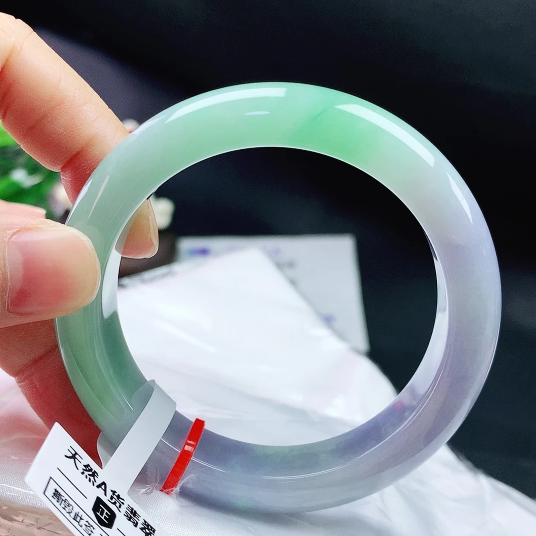 翡翠手镯未镶嵌54圈