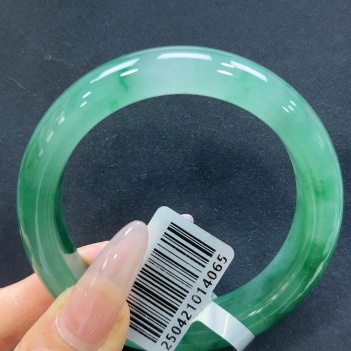 未镶嵌手镯石英质玉