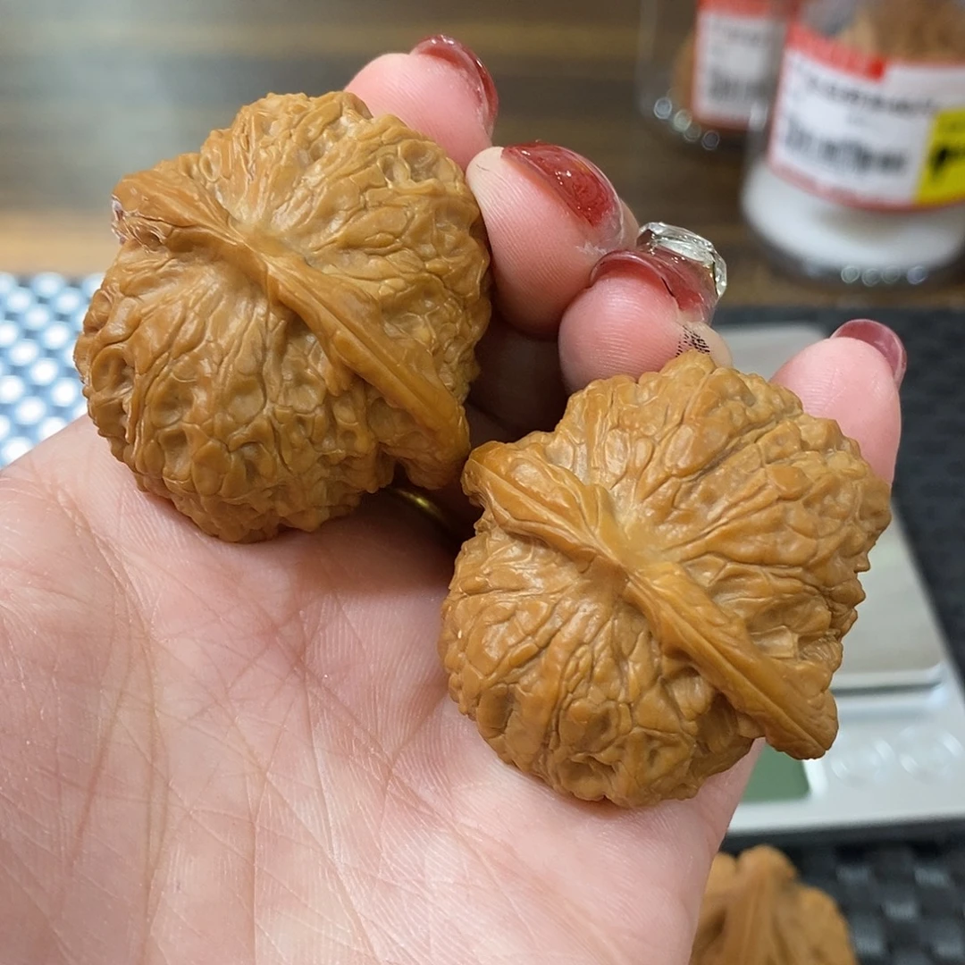 文玩核桃吊坠血麒鳞40修