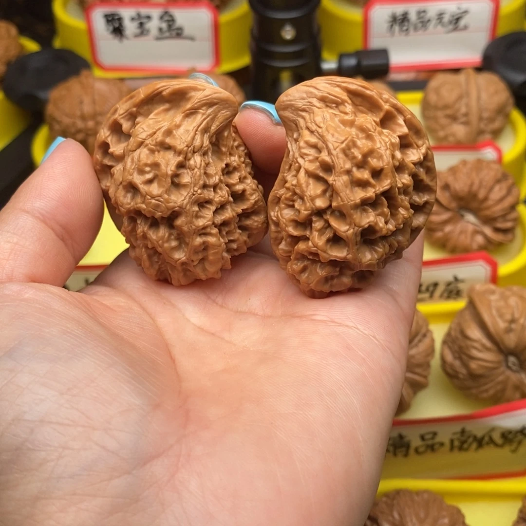 上***者文玩核桃吊坠座山雕