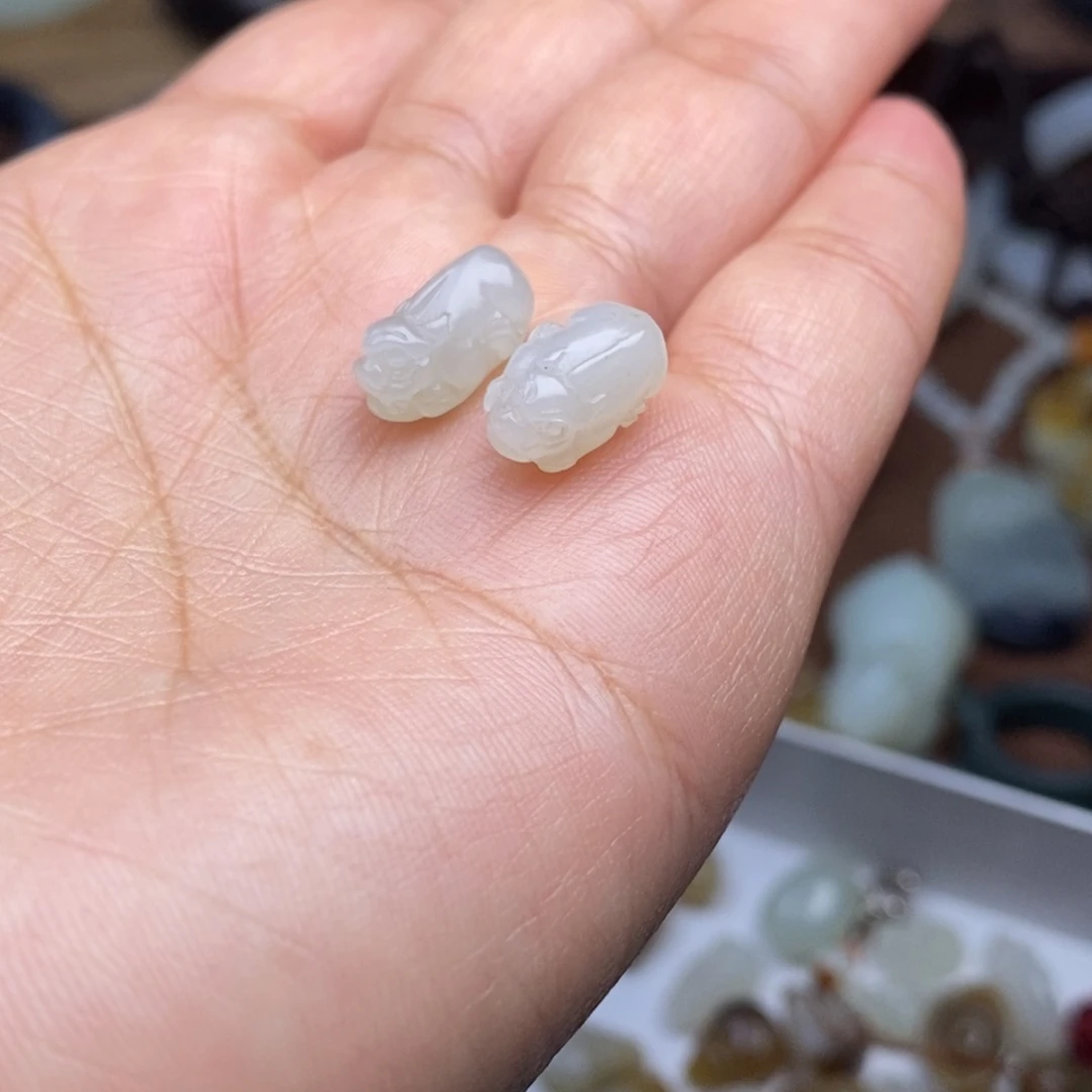 不***月和田玉未镶嵌颈饰