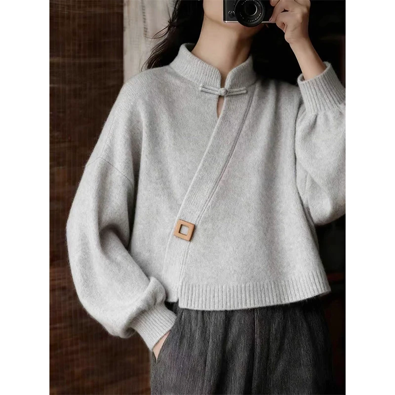 2025时尚极简风灰色立领盘扣套头毛衣慵懒高级感软糯宽松针织外套
