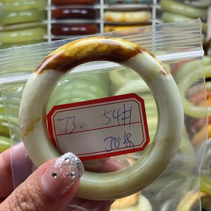 蛇纹石玉未镶嵌颈饰大**?