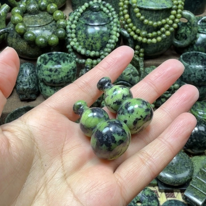 龙***团蛇纹石玉未镶嵌药王石能量养生产品