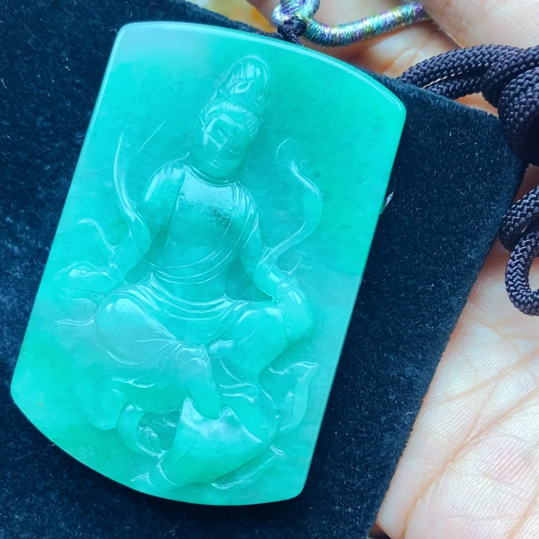 未镶嵌石英质玉（黄龙玉）颈饰