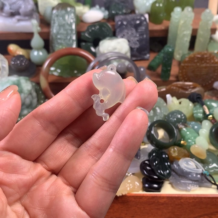 和田玉未镶嵌颈饰挂件