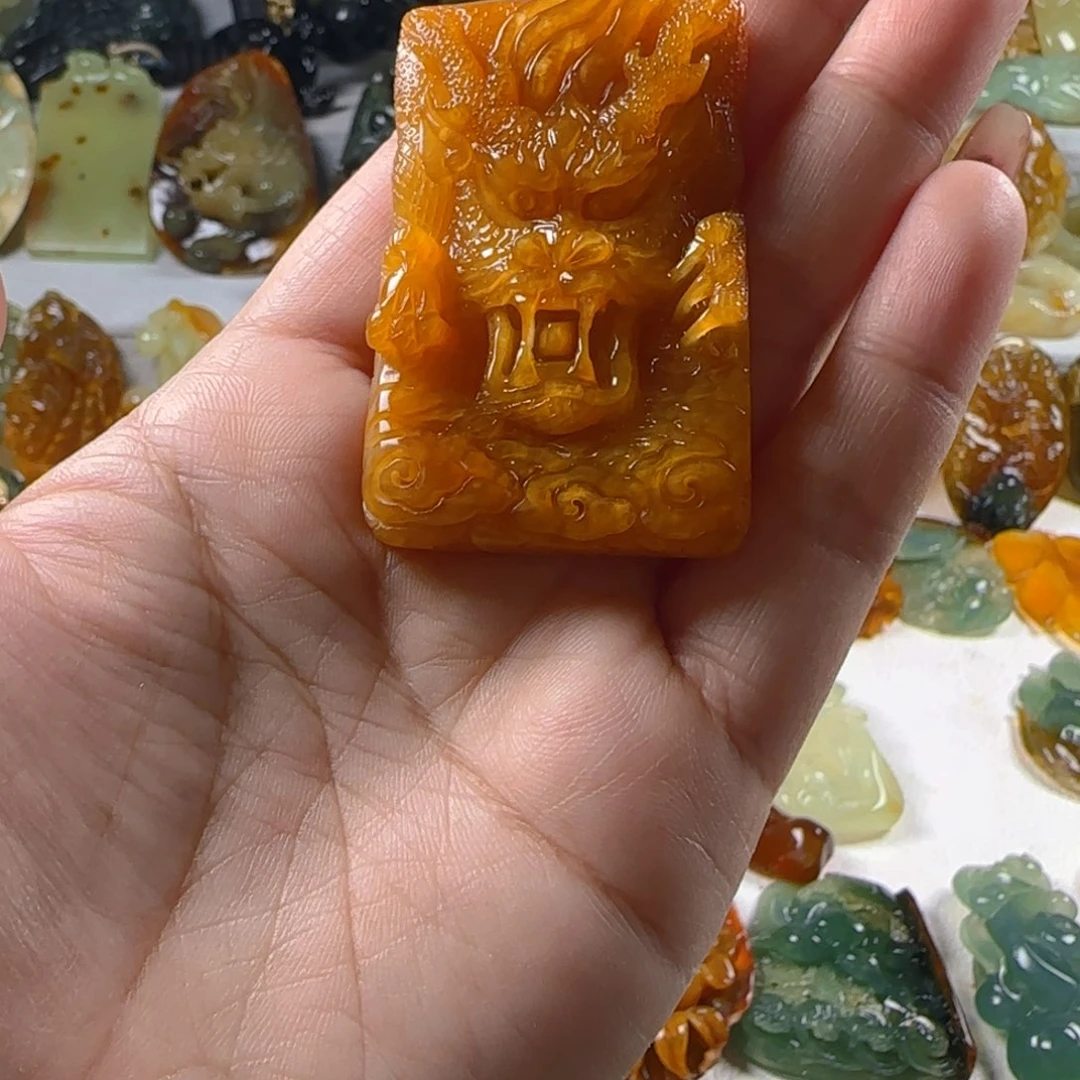 蛇纹石玉颈饰未镶嵌汉*豹