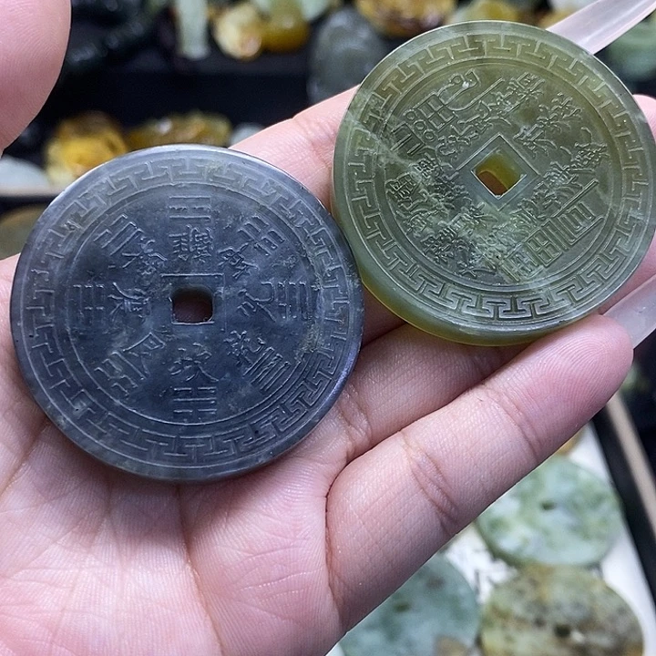 未镶嵌蛇纹石玉颈饰蘑**毒