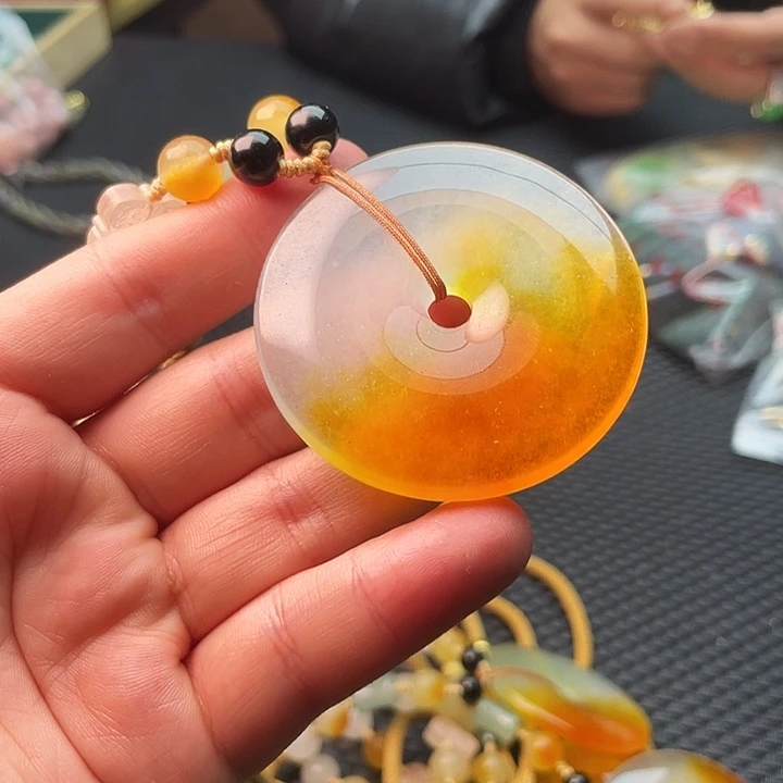 翡翠手链未镶嵌啊啊啊