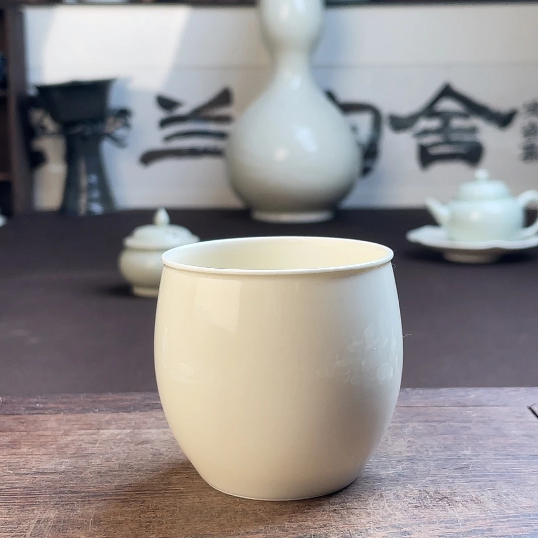 定窑白釉素面龙蛋