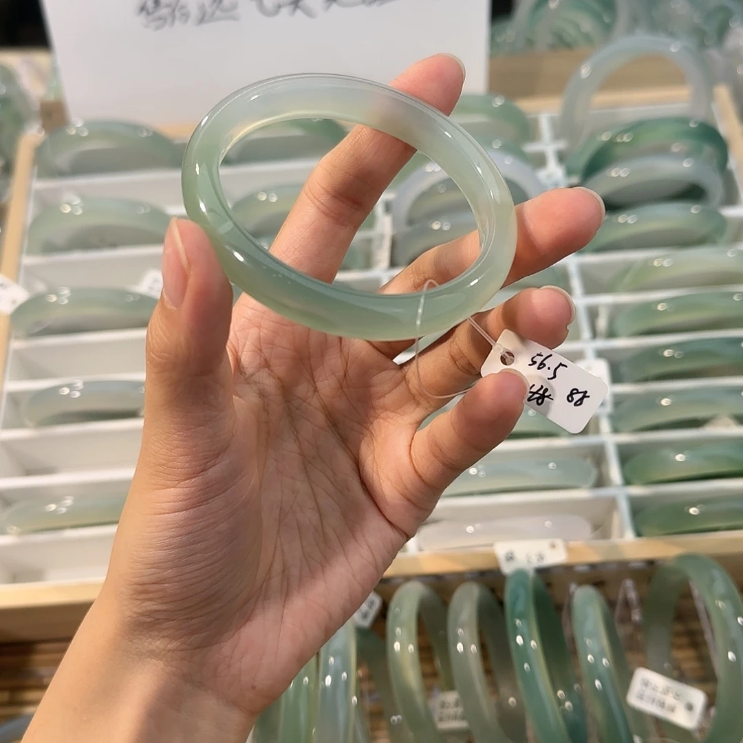 玛瑙/玉髓未镶嵌手镯圈口56.5