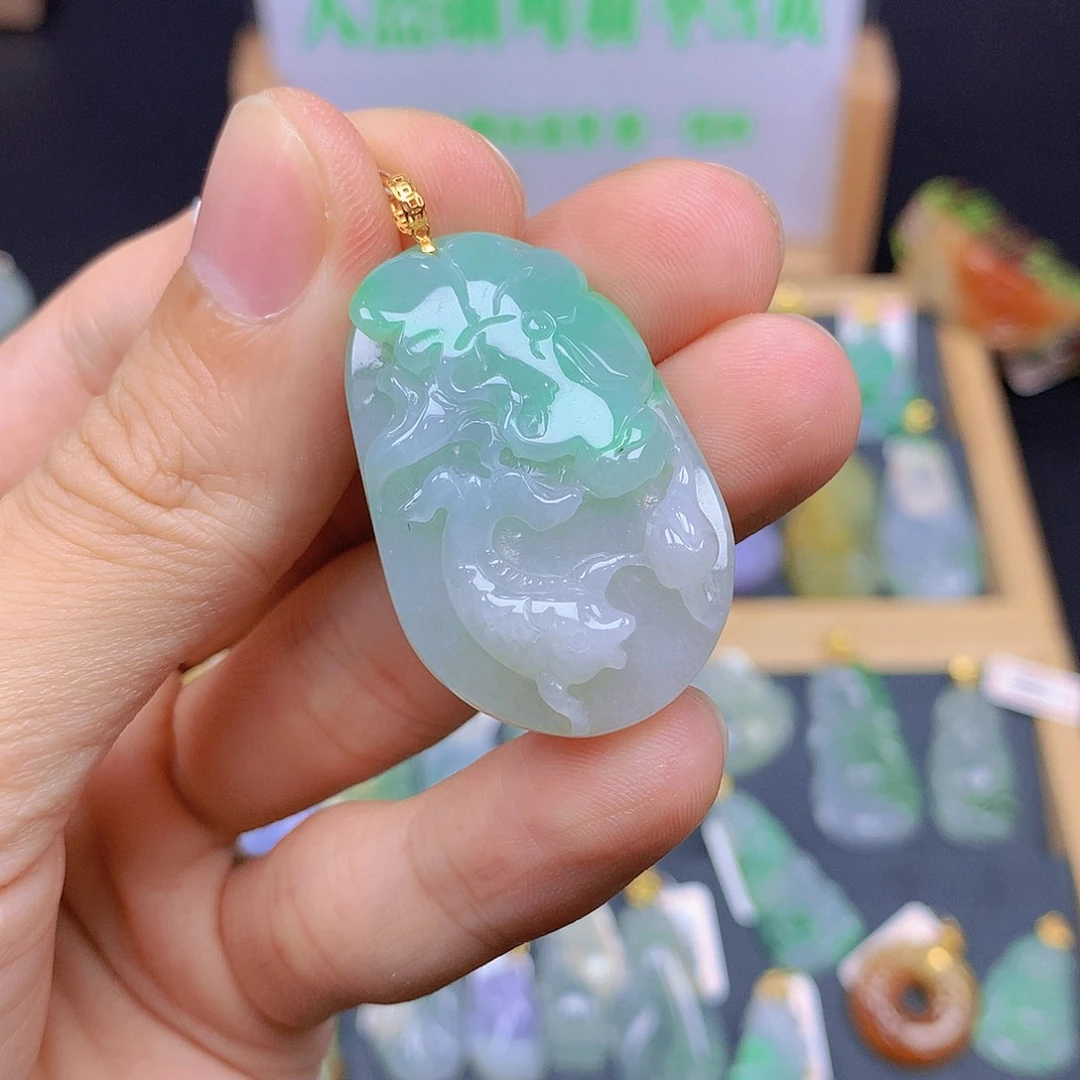 翡翠18K金镶嵌颈饰翡翠