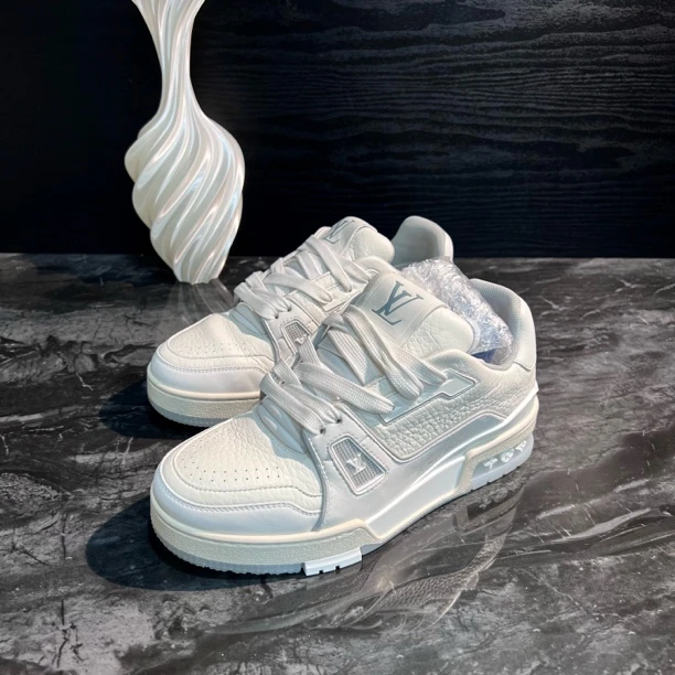95新 LouisVuitton/路易威登 1127/35码/白水泥Trainer板鞋/97新
