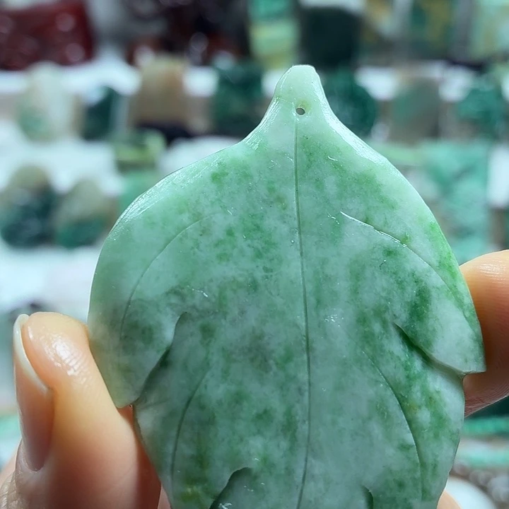 独山玉未镶嵌吊坠