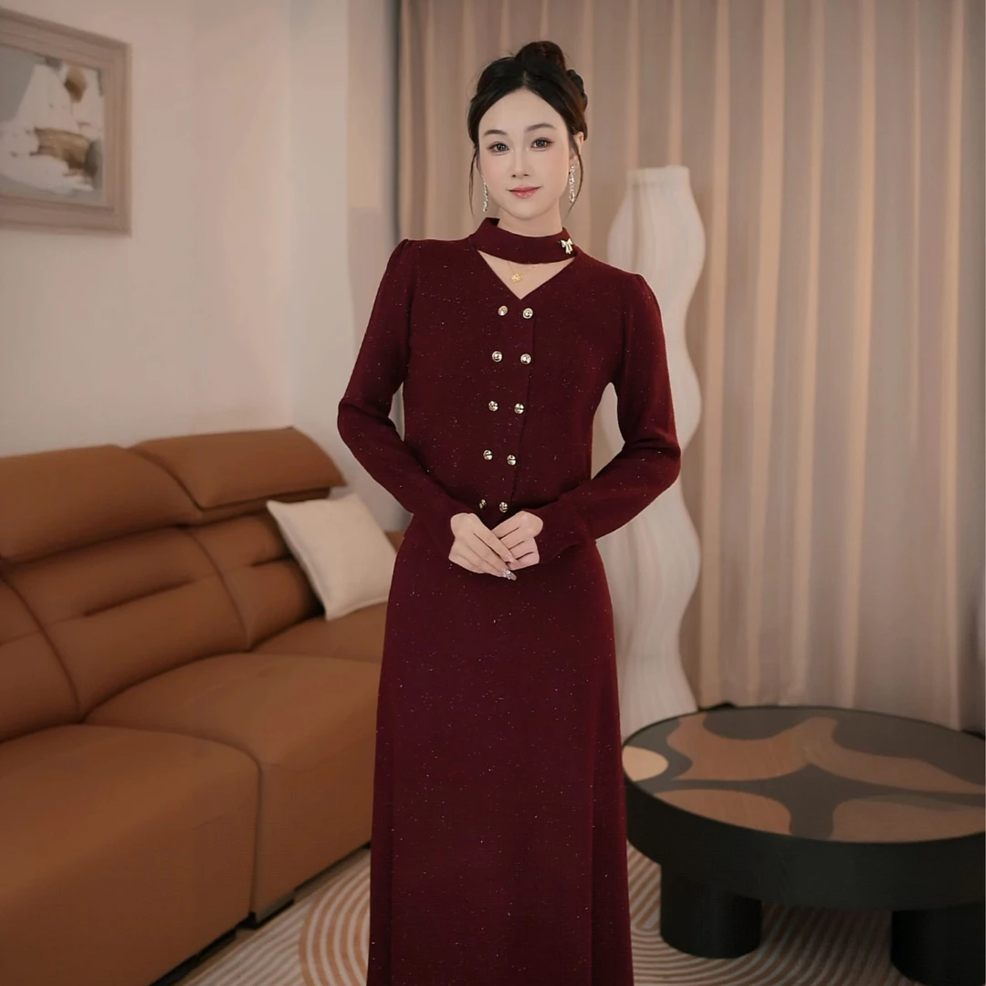 2025年秋冬新款修身显瘦设计感圆领挂脖双排扣长袖针织衫女