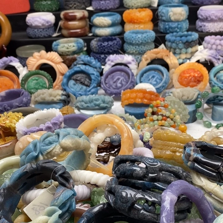 未镶嵌手镯石英岩玉