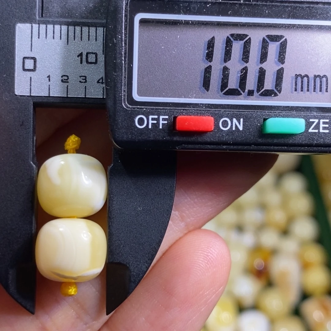 蜜蜡未镶嵌裸石配饰