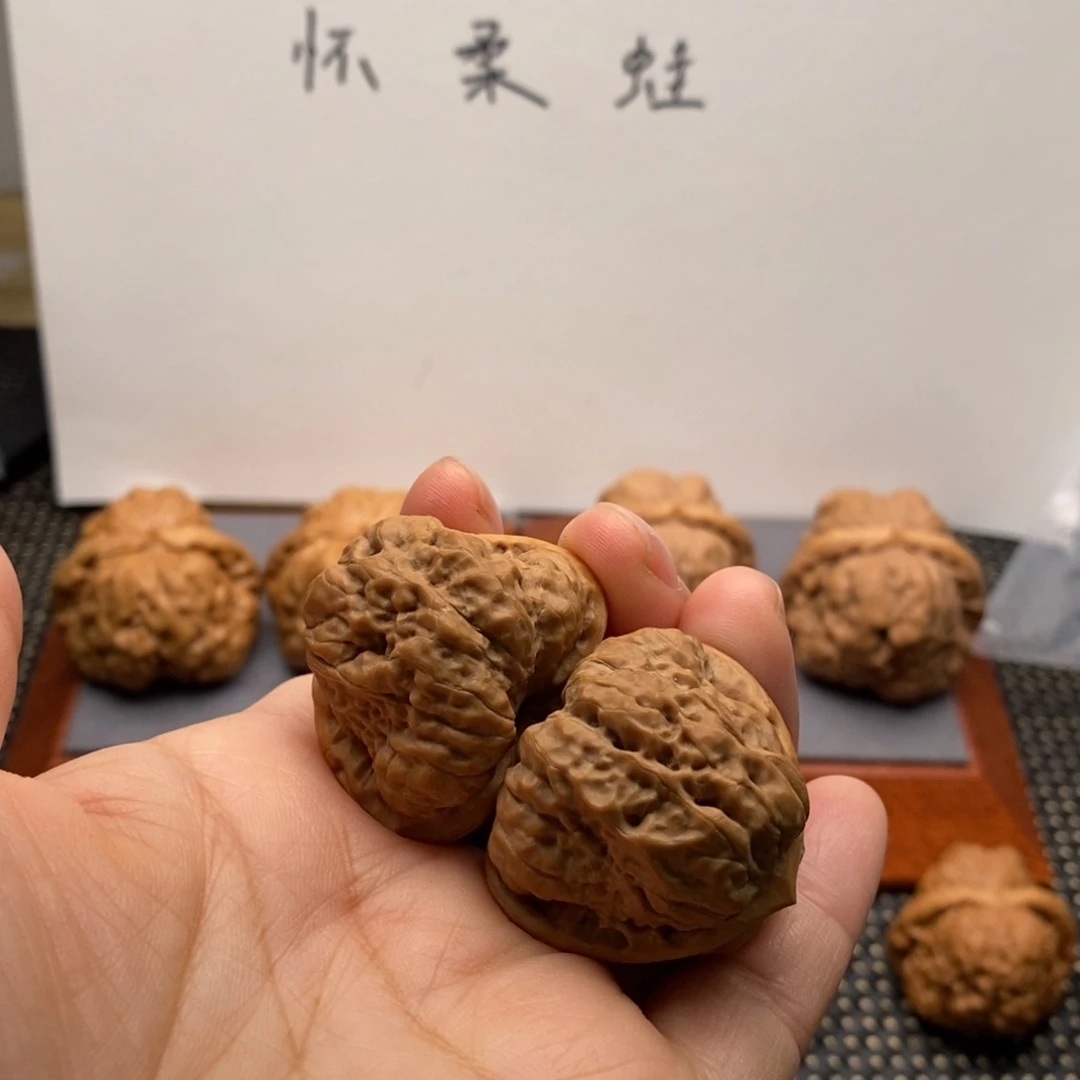 文玩核桃把件三角白茬边34左右