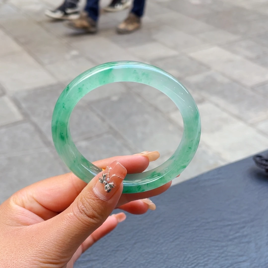 石英质玉手镯未镶嵌12