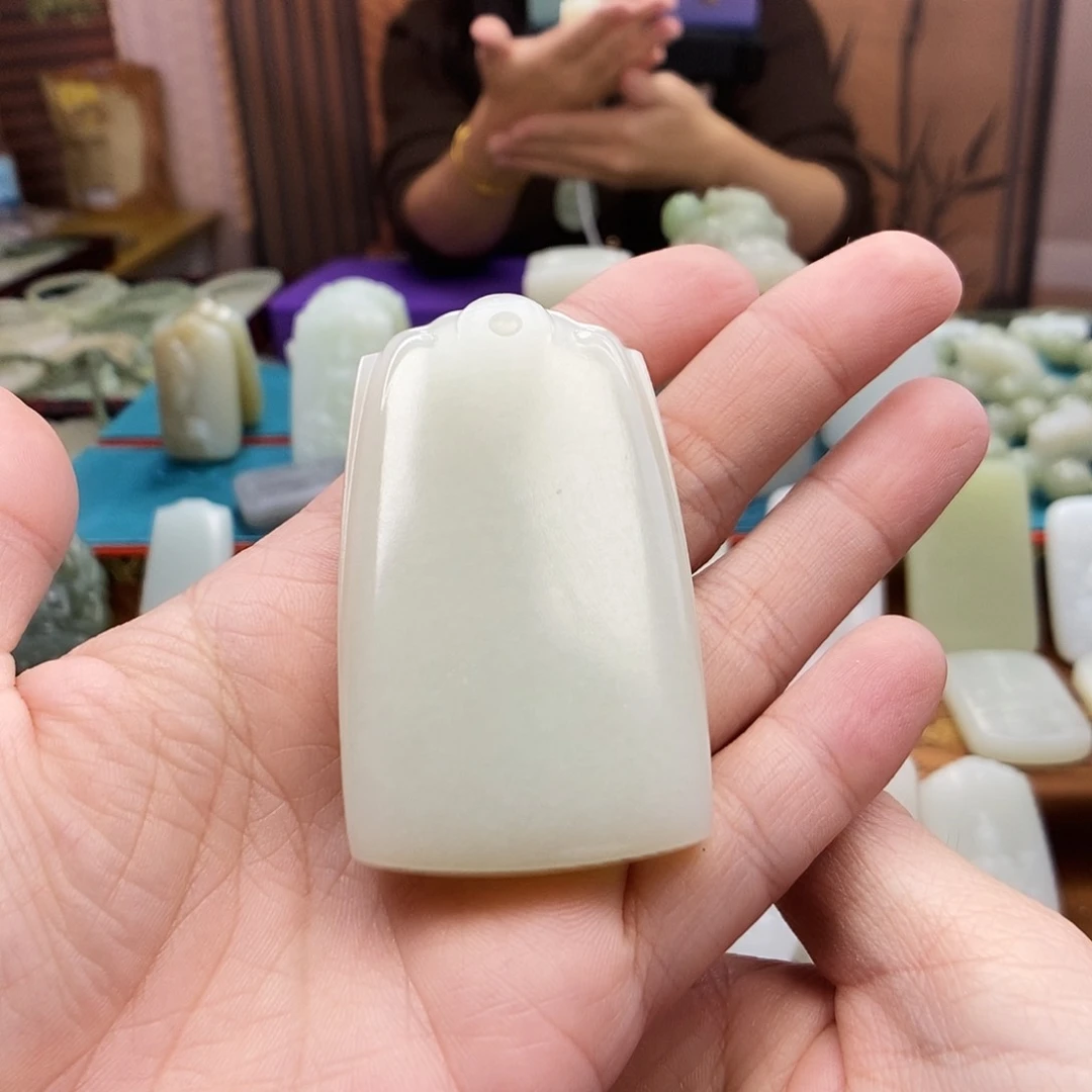 颈饰未镶嵌和田玉图*