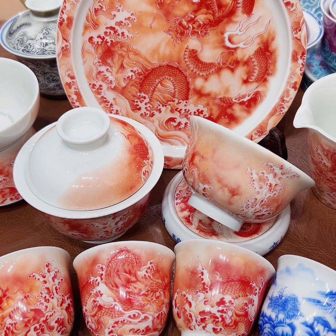 摆件景德镇陶瓷艺术展在上海举办期间举行