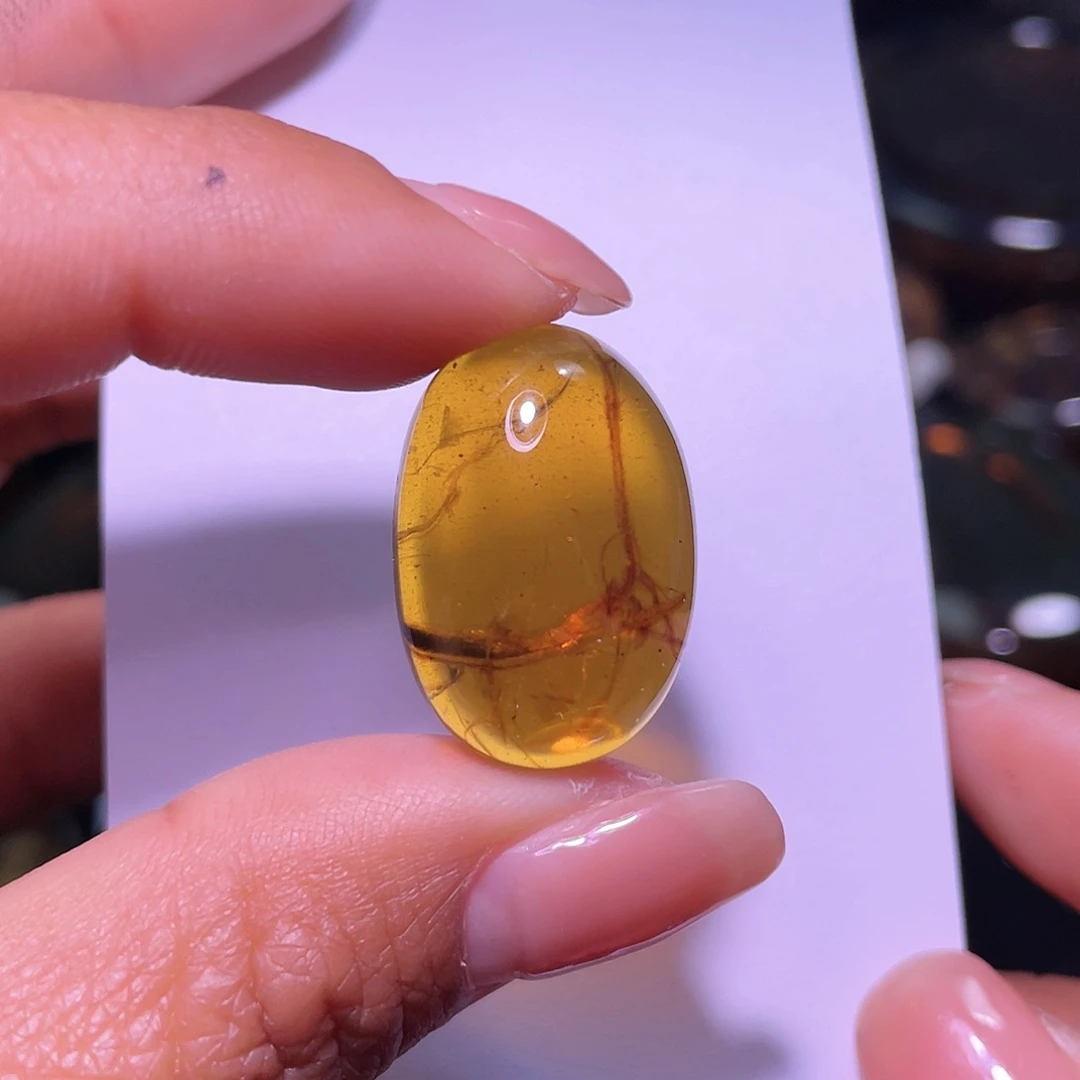 琥珀裸石未镶嵌？