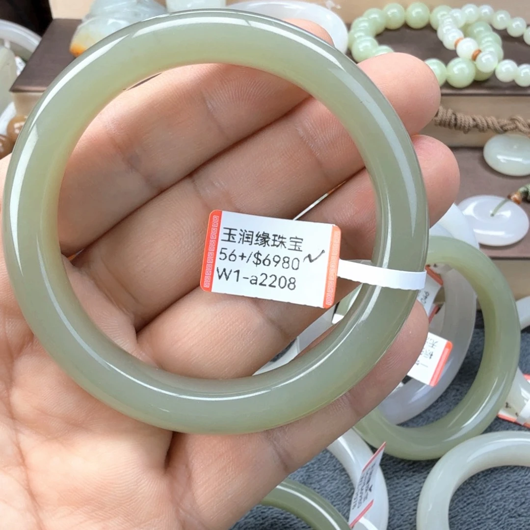 和田玉未镶嵌手镯