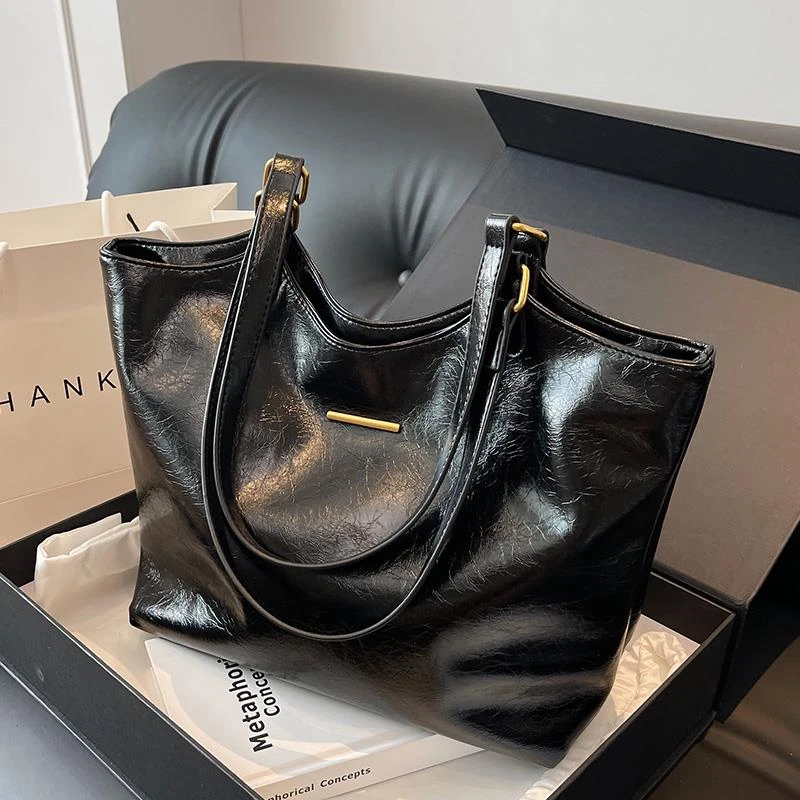 油蜡皮质感大包包女2025新款潮时尚单肩包大容量高级感通勤托特包