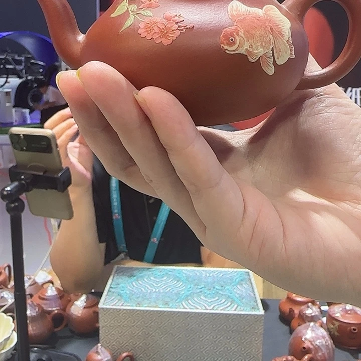 *****紫砂茶杯全手朱泥梨形 堆绘金鱼