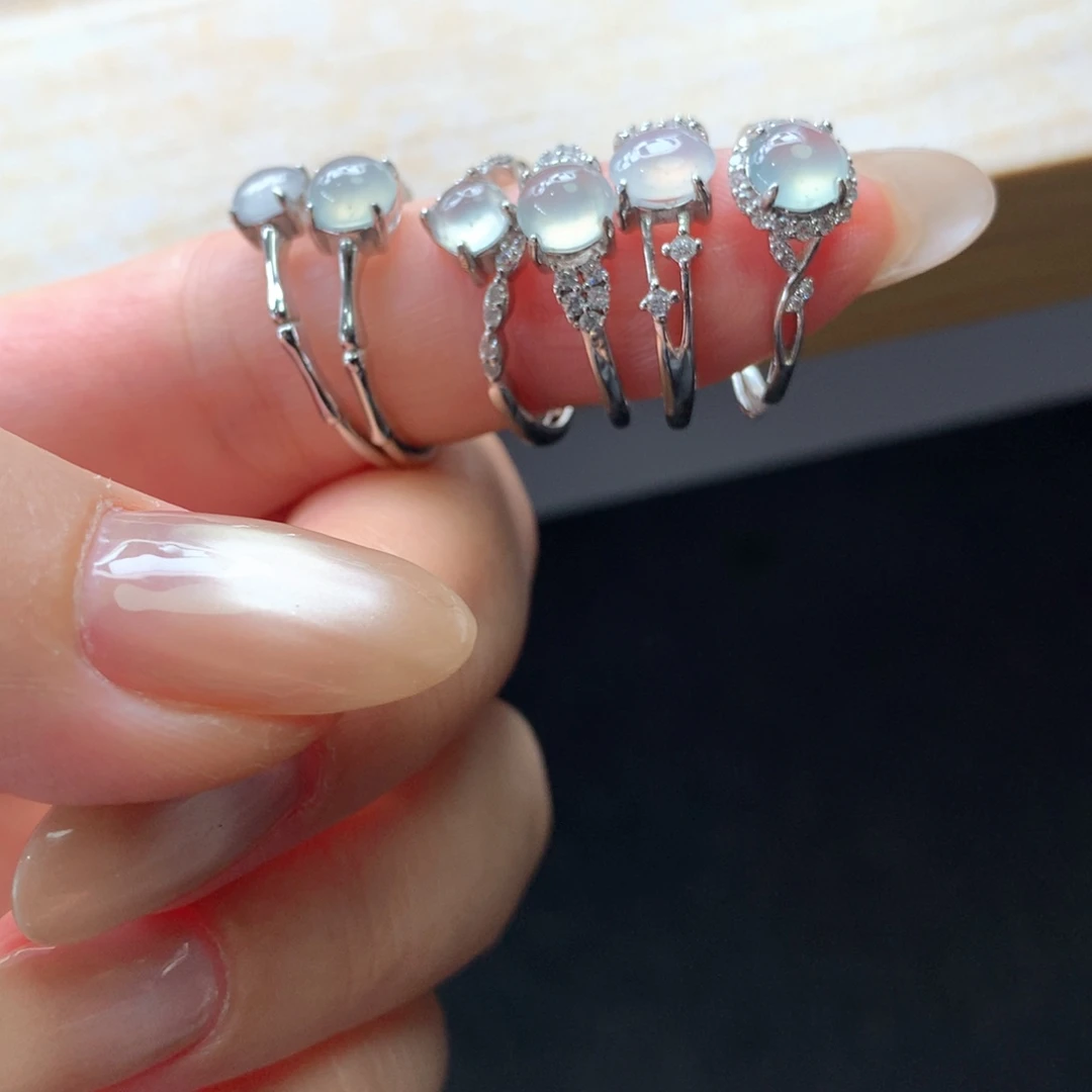 翡翠未镶嵌颈饰多样性发一个