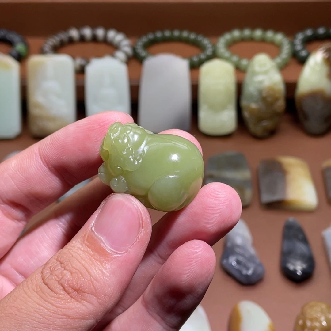 用***1和田玉未镶嵌颈饰