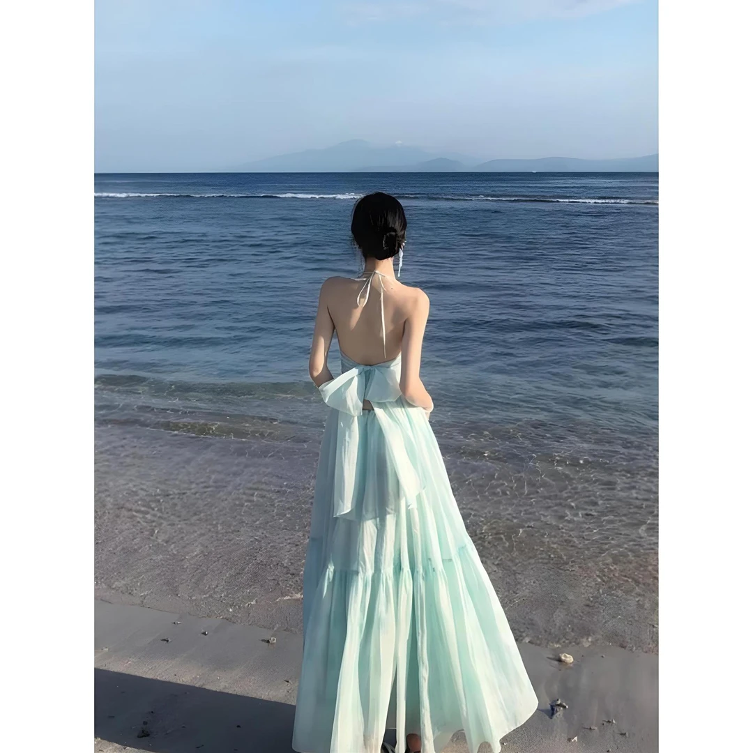 韩系早春穿搭女高级感季新款收腰又甜又辣薄荷曼波风吊带连衣裙子