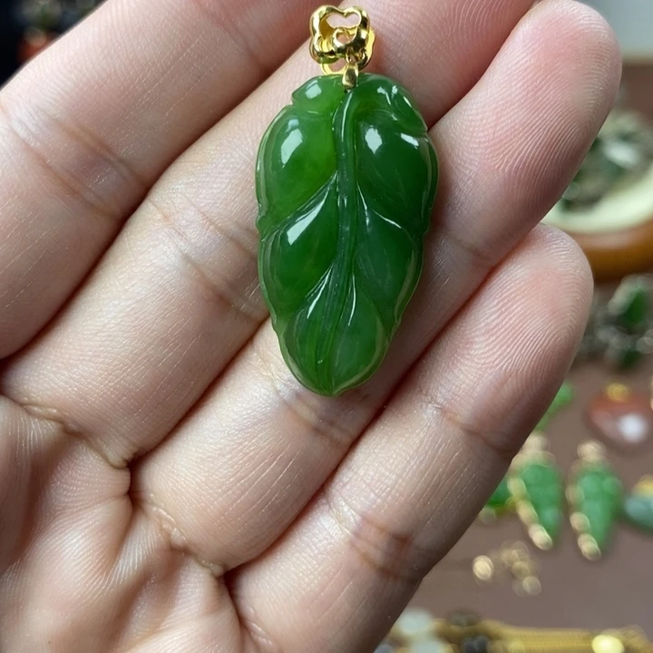 淡***5和田玉18K金镶嵌颈饰