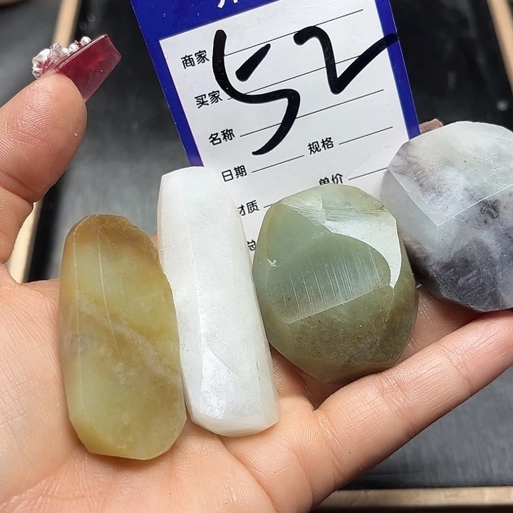 和田玉边角料未镶嵌