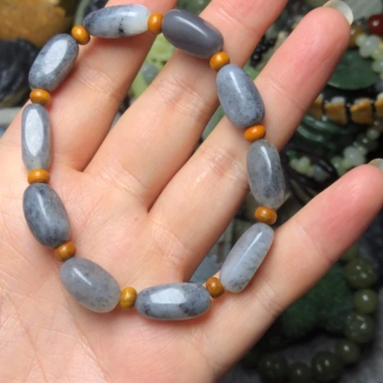 和田玉未镶嵌把件