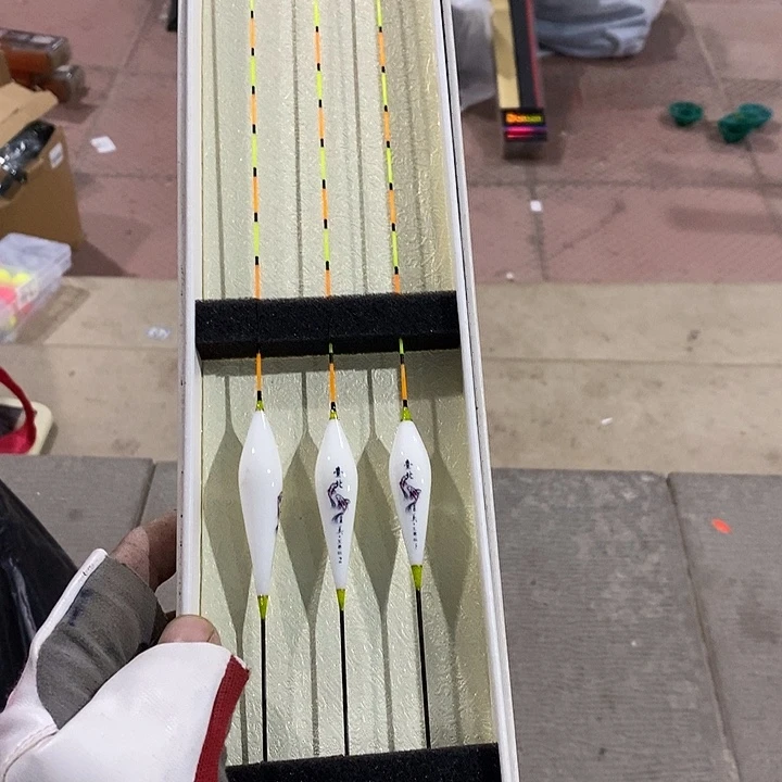 24号鱼漂一盒，，，，，