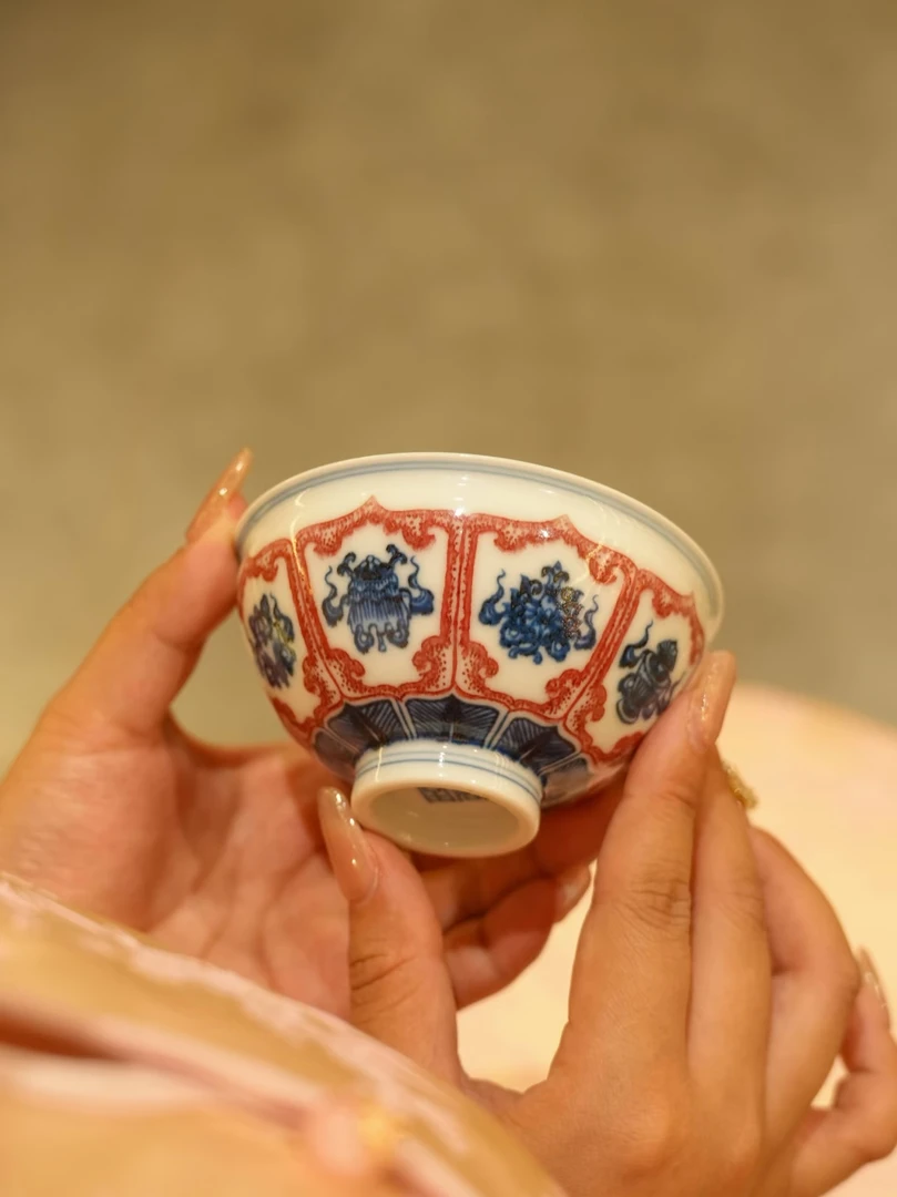子君堂青花釉里红八宝鸡心杯