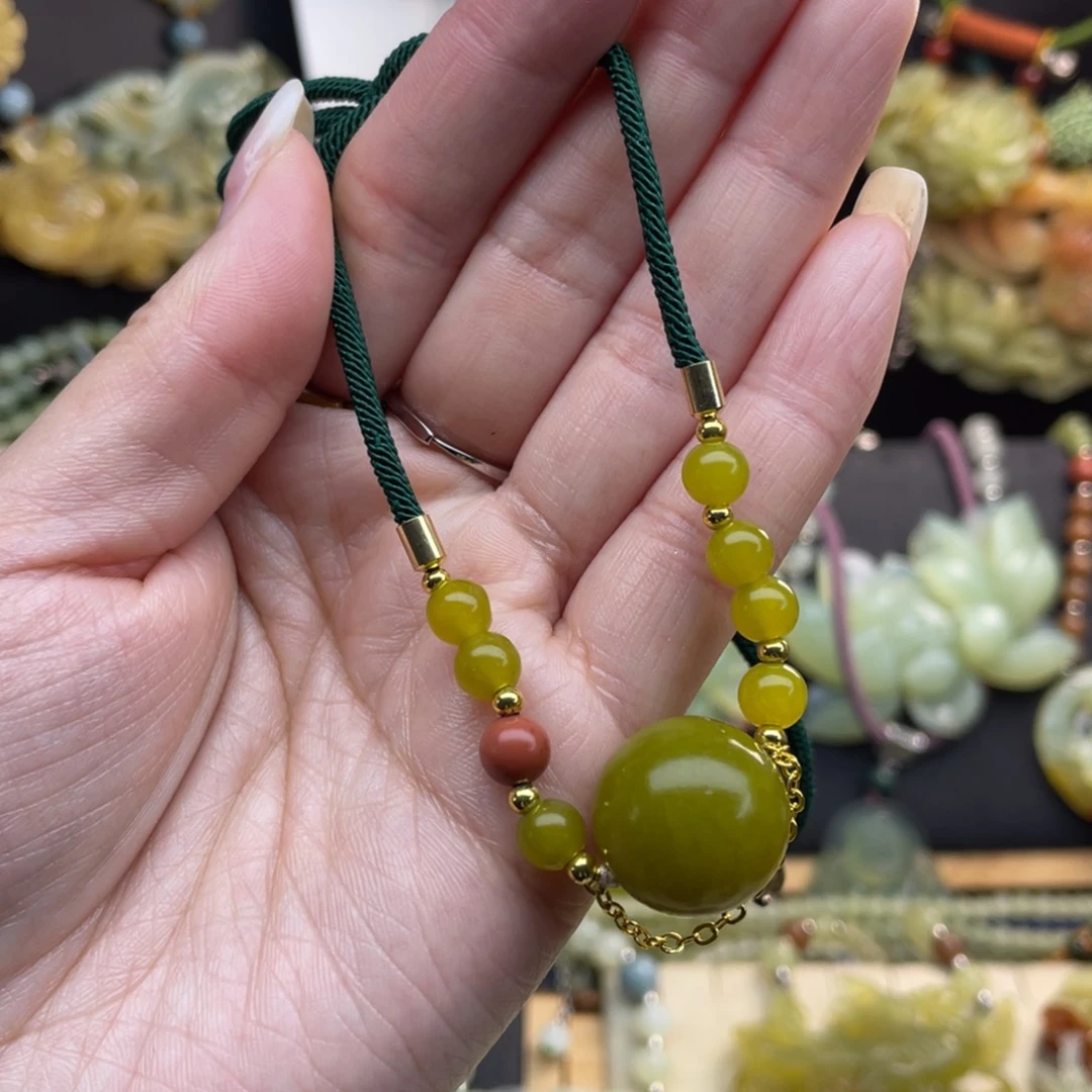 蛇纹石玉未镶嵌颈饰