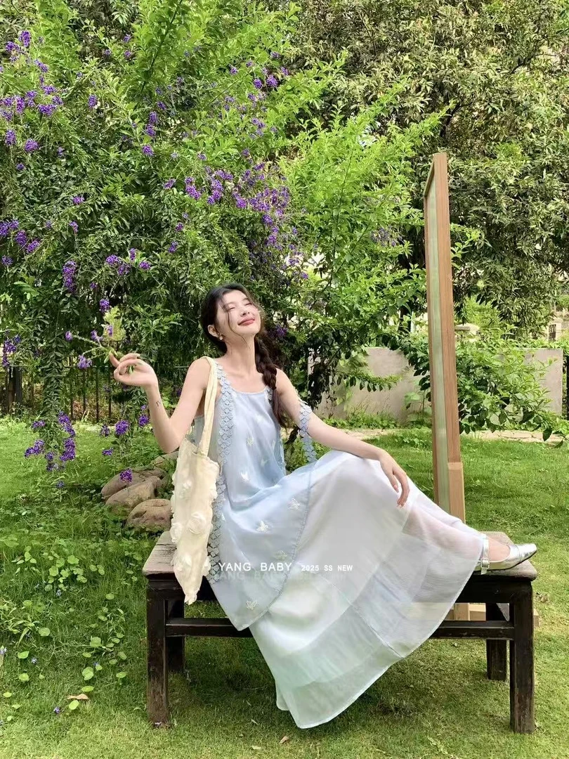 吊带连衣裙春水映梨花裙子长裙设计感显瘦仙气夏季