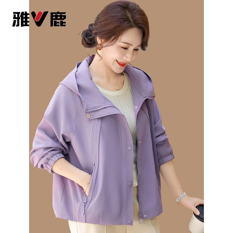 雅鹿优选妈妈秋装新款外套短款时尚洋气风衣中老年女春秋连帽夹克